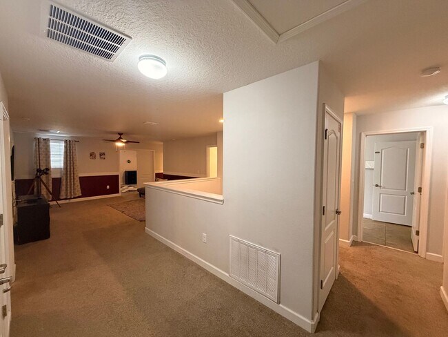Building Photo - 1433 Thunderbird Rd