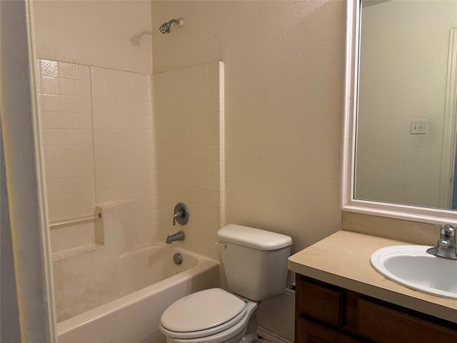 Building Photo - 216 Creek Cove Dr
