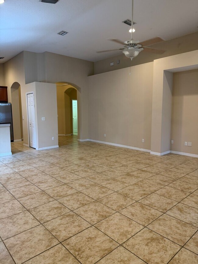 Building Photo - 3227 Lake Jean Dr
