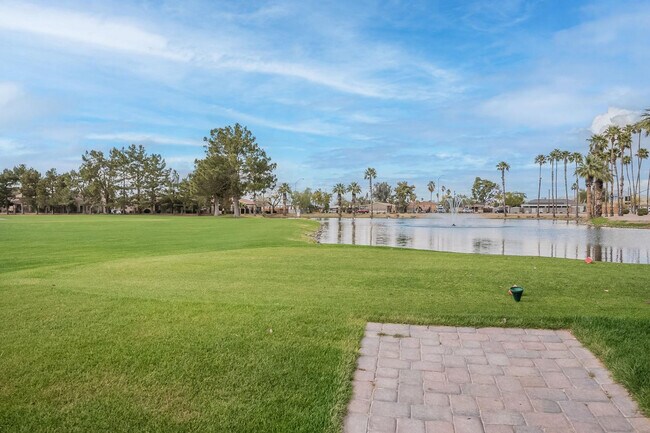 Building Photo - 650 S Arrowwood Way