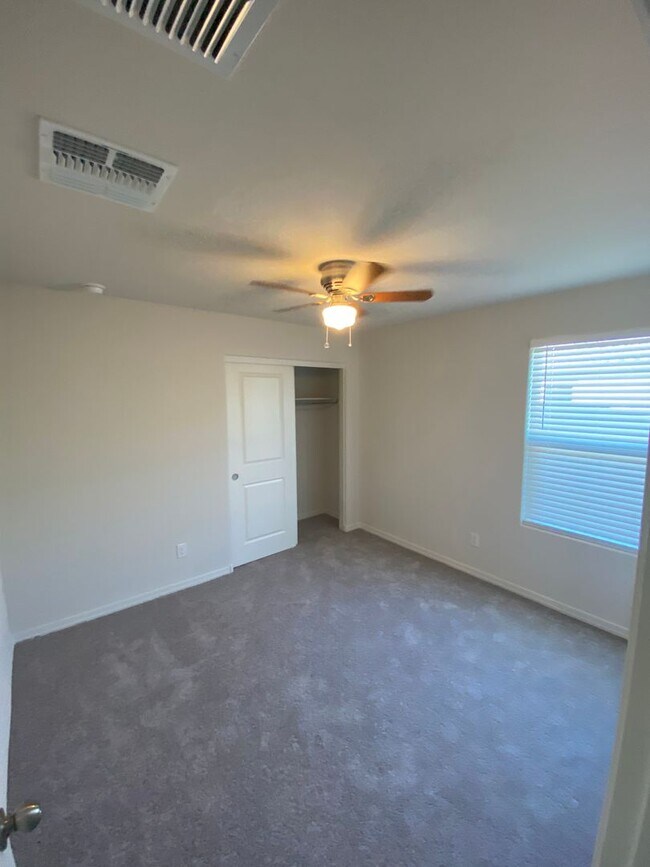 Building Photo - SHORT TERM /FREE RENT CALL FOR DETAILS