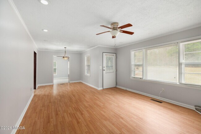 Building Photo - 1496 Wesleyan Dr