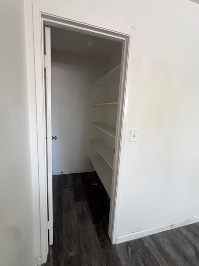 Building Photo - Spacious 1 Bed / 1 Bath Apartment in Colton!