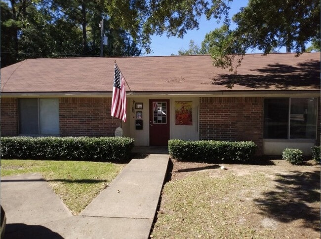 Building Photo - 310 W Childers St