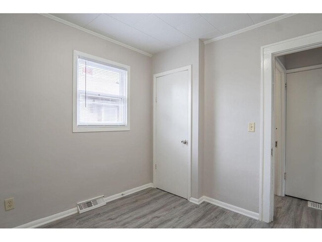 Building Photo - 1132 Farrington St