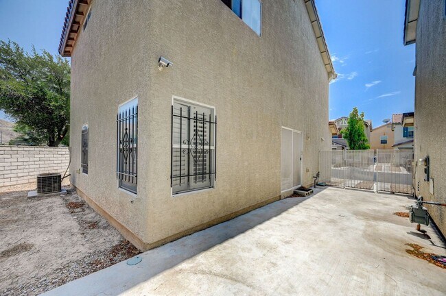 Building Photo - Beautiful 3 Bedroom Home!