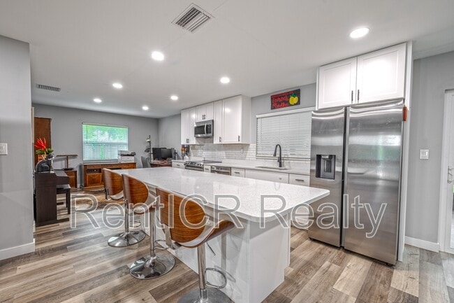 Building Photo - 3101 Carriage Dr