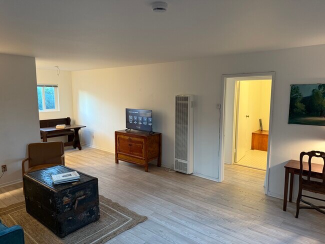 livingroom and door to hall and bathroom - 635 Palms Blvd