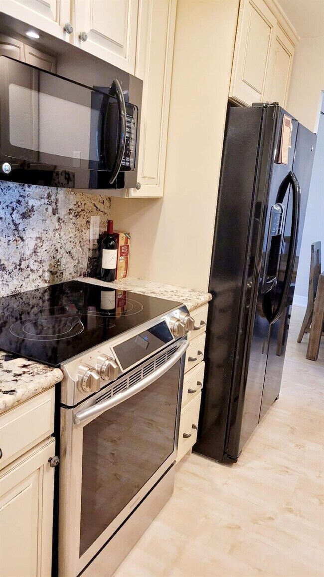 Building Photo - 1009 N Ocean Blvd