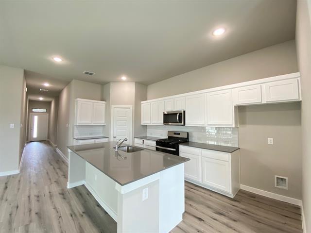 Building Photo - 140 Mandarin St