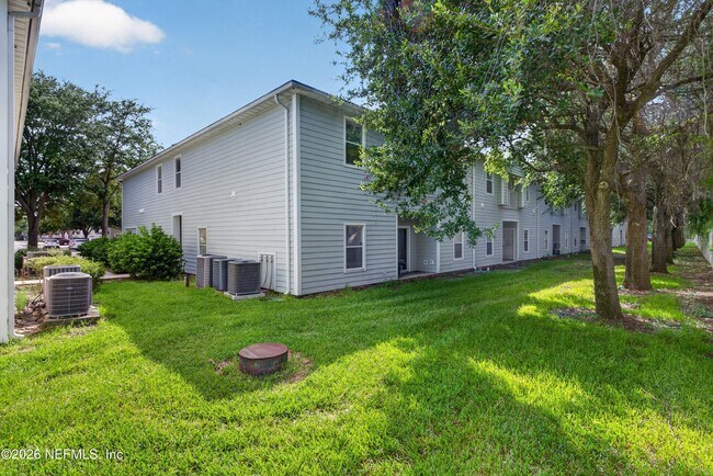 Building Photo - 7047 Deer Lodge Cir