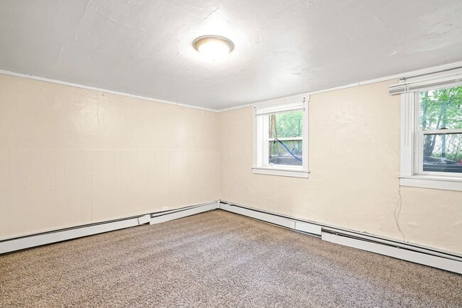 Building Photo - 975 University Ave