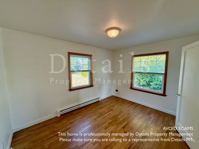 Building Photo - Adorable 2 BR home in Manette with View!