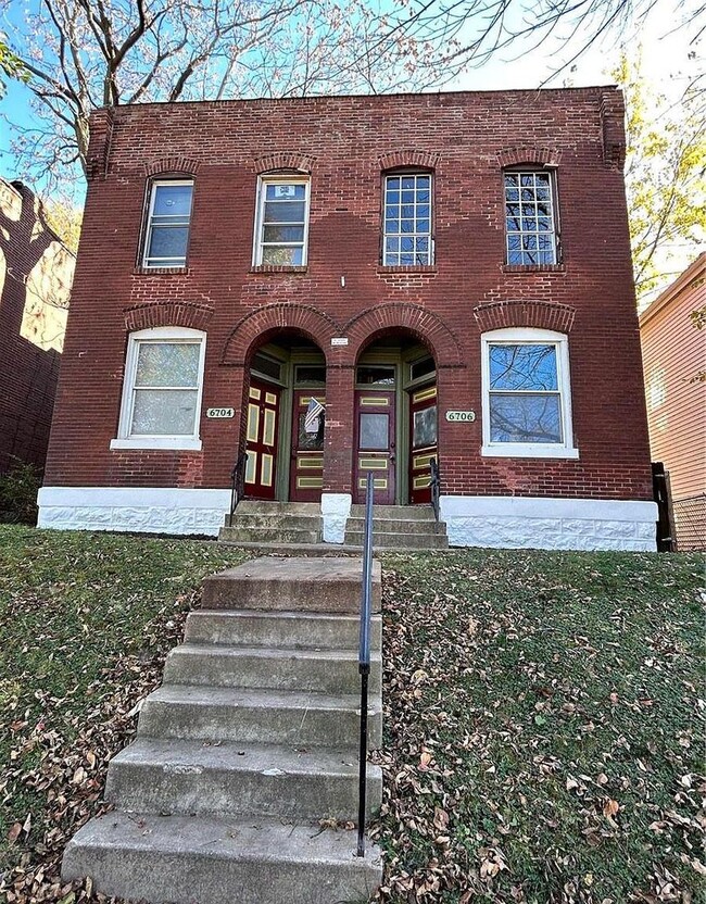 Primary Photo - 6704-06 Idaho Ave