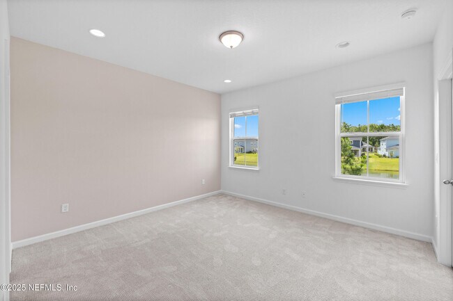 Building Photo - 180 Brandon Lks Dr