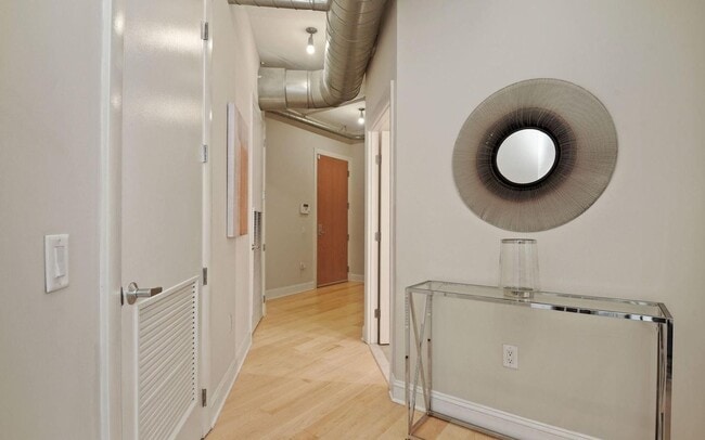 Building Photo - Incredible Luxury 2BR/2BA Condo Includes G...