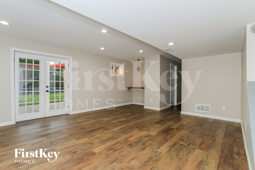 Building Photo - 8511 Crozat St