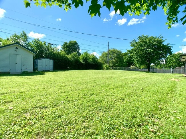 Building Photo - 427 Wayne Dr