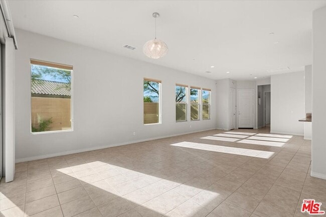 Building Photo - 69 Syrah