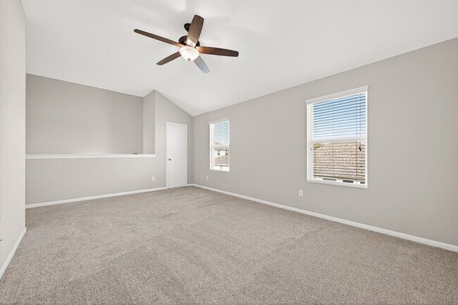 Building Photo - 2810 Meadowbrook Lane