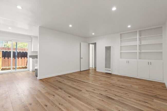 Building Photo - Rowena