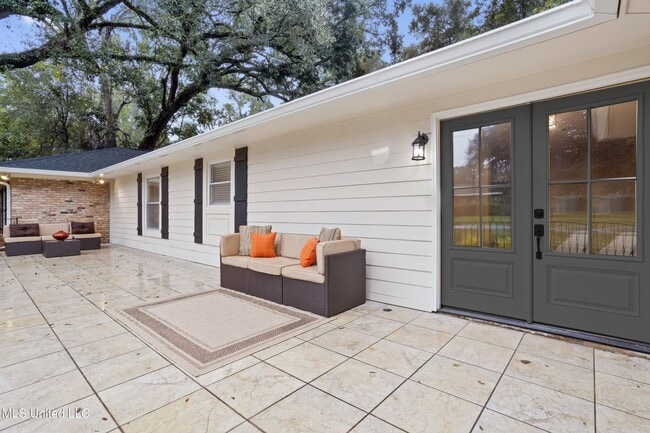 Building Photo - Beautifully Remodeled Home in Historic Gul...