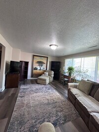 Building Photo - Parkway Villa
