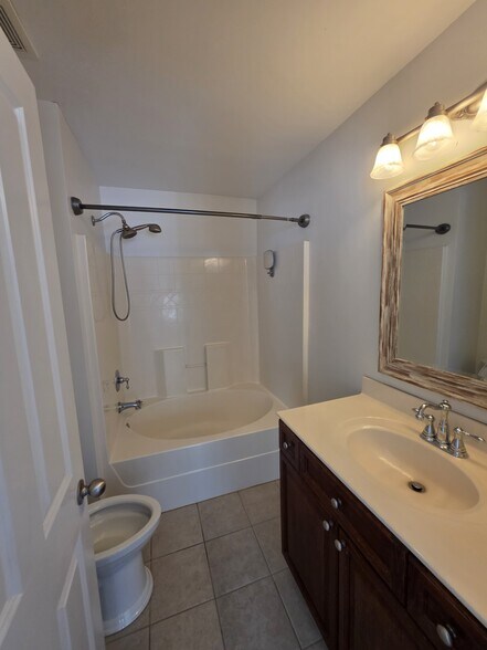 Building Photo - 7025 Sunnywood Dr