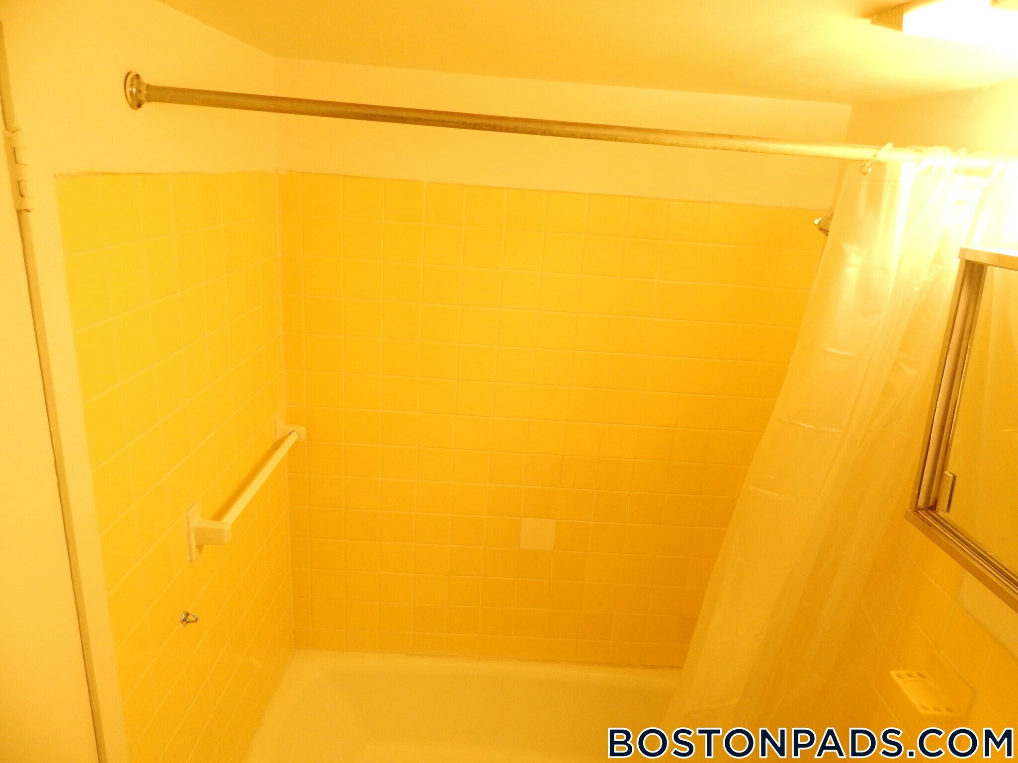 Building Photo - 524 Putnam Ave