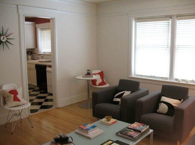 Building Photo - Timeless Queen Anne Condo with Modern Amen...