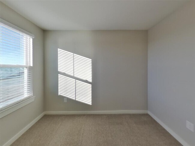 Building Photo - 620 Raglands Rd