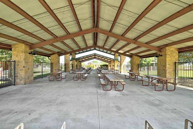 Building Photo - 126 Silktassel Way