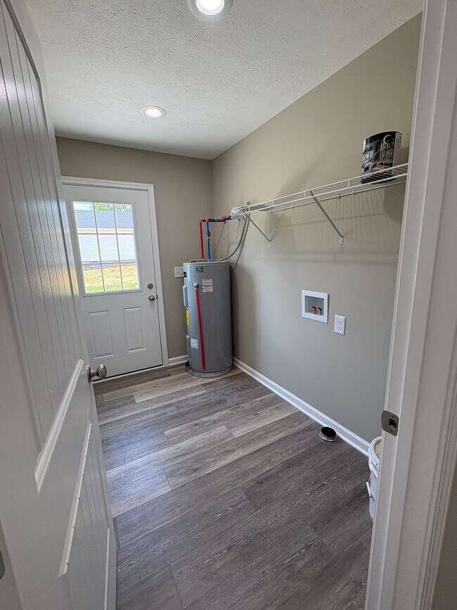 Building Photo - BRAND NEW Home with large yard in Tullahoma...