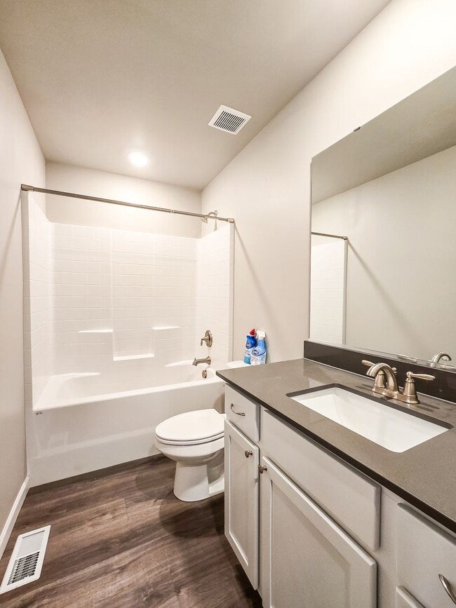 Building Photo - Newly Built Townhome 3bd 2.5ba