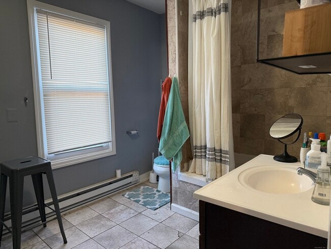 Building Photo - 26 Case Ave