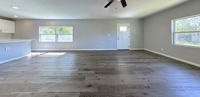 Building Photo - 3841 16th Ave S