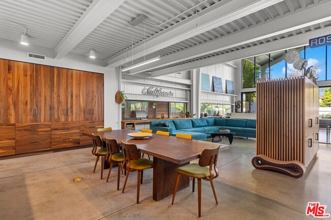 Building Photo - 548 Rose Ave