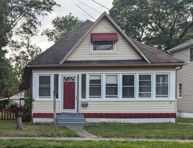 Primary Photo - 15 Locust Ave