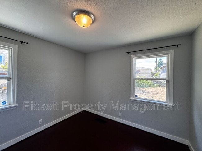 Building Photo - 631 Bertha Ave