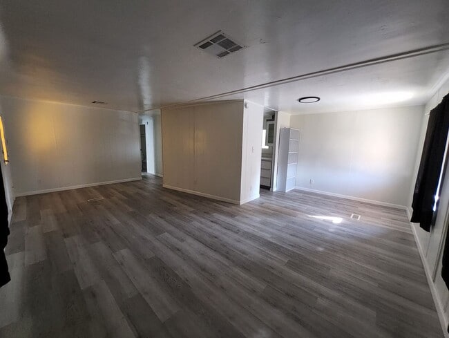 Building Photo - 6225 Tigerflower Dr