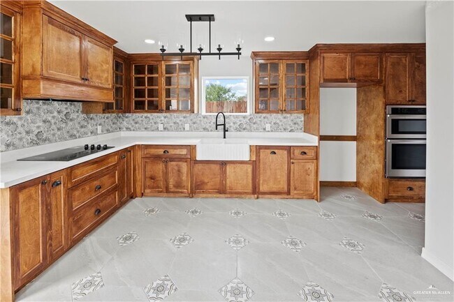 Building Photo - 1404 Karen Dr