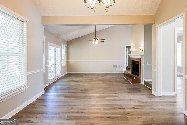 Building Photo - 301 Sandhurst Way SW