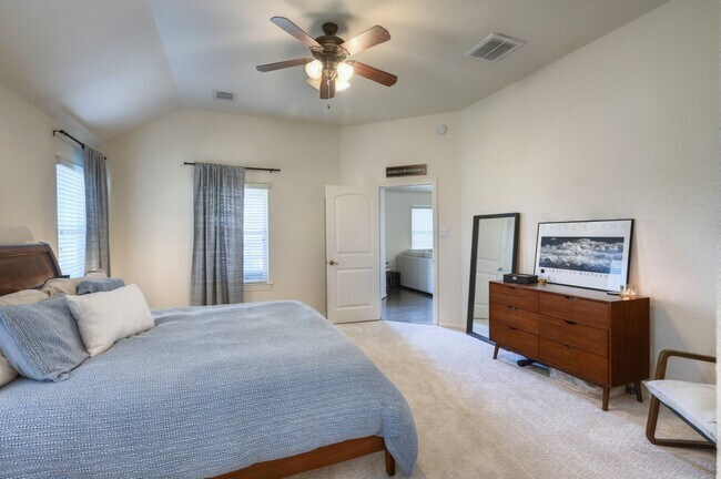 Building Photo - 108 Cove Cir
