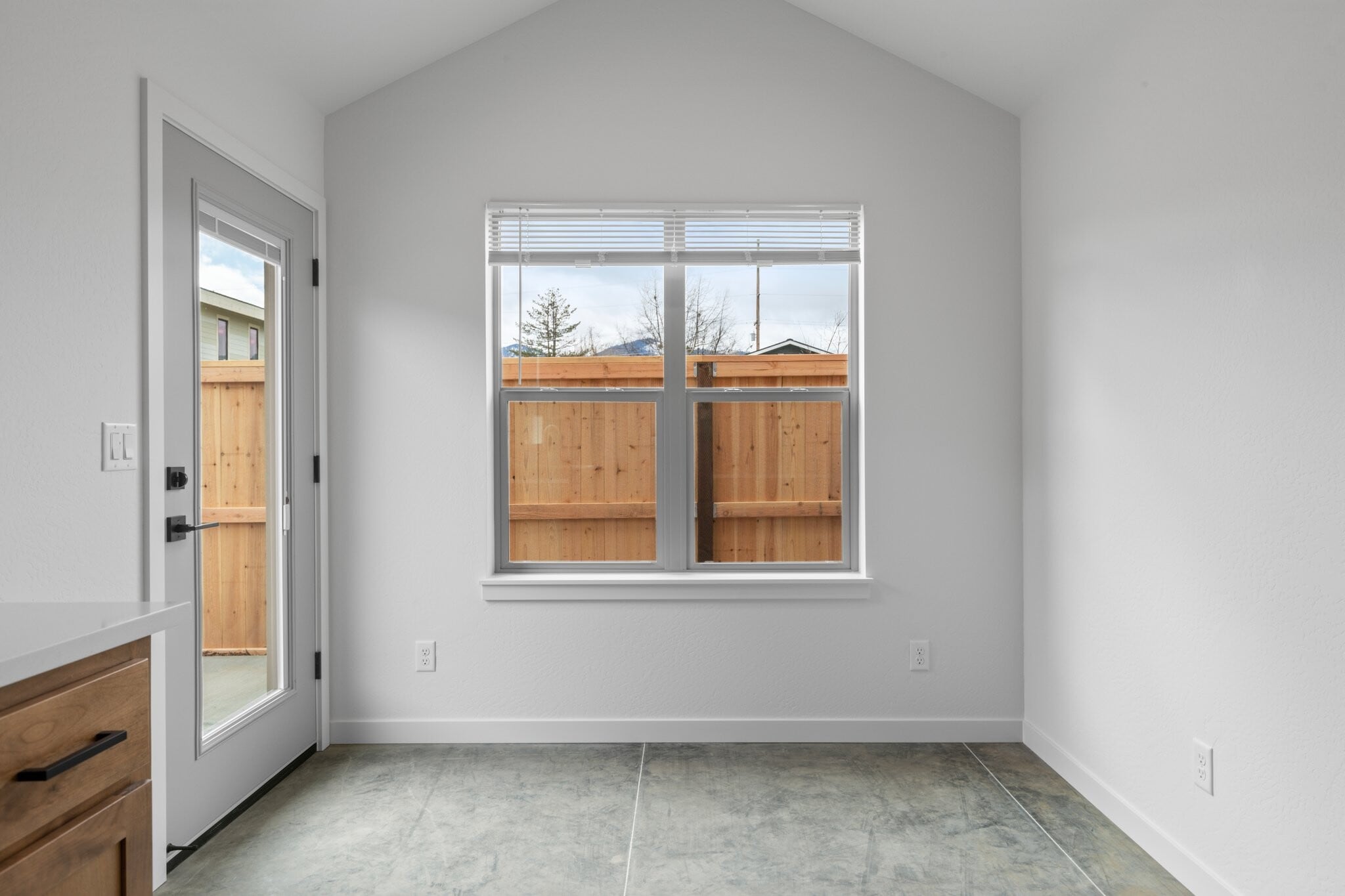Building Photo - 109 Gangnes Dr