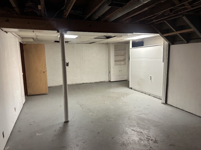 Building Photo - 610 Salisbury Rd