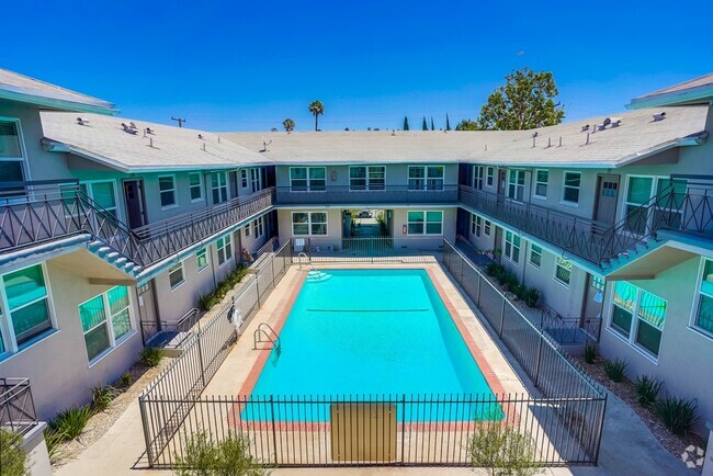 Pool - 115 N Eastwood Ave (B)