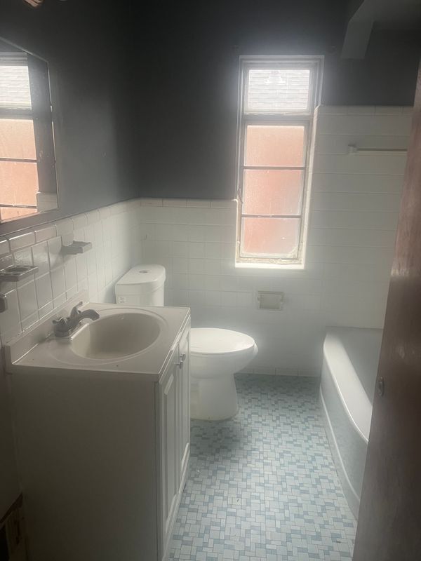 Building Photo - 15625 Bringard Dr