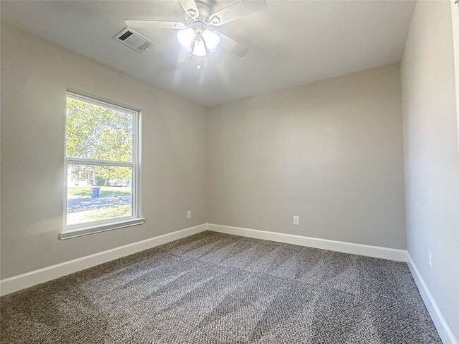 Building Photo - 415 7th Ave N