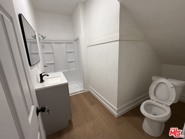 Building Photo - 4501 S Budlong Ave