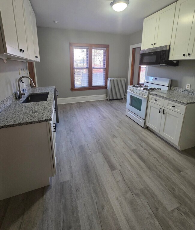 Building Photo - 414 N 33rd Ave